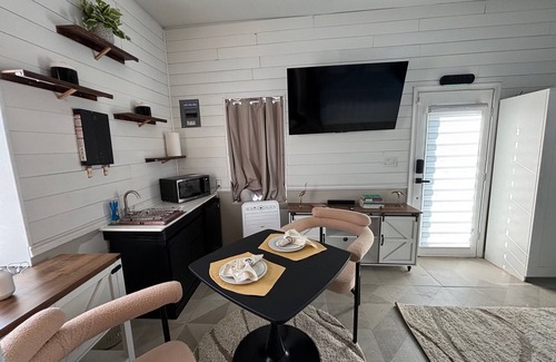 Lauraville Cottage | Ruscincy’s Rest "minutes drive to Orioles stadium"