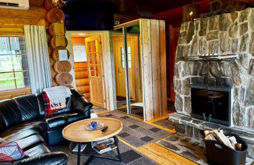 Akaslompolo Ski Chalet | Ruska 2, Ylläs, Äkäslompolo, Lapland - Log Cabin with Lake and Fell Scenery