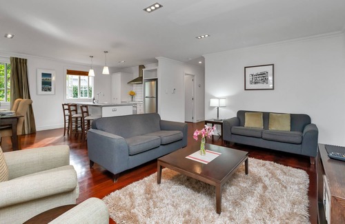 Russell House | Russell Cottages - Russell Holiday Home