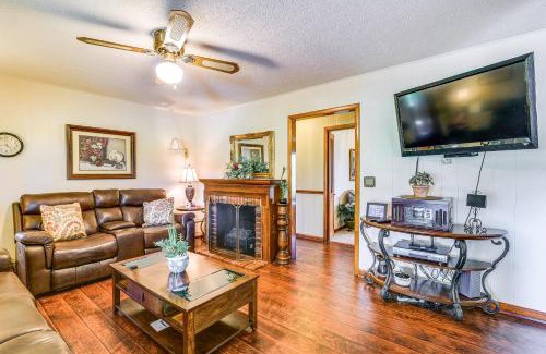 Windsor House | Russell Springs Getaway, 10 Mi to Lake Cumberland!