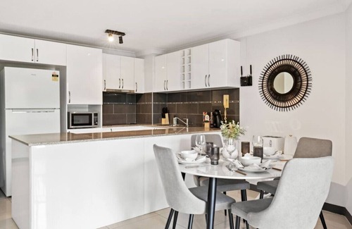 South Brisbane Apartment | Russells Place Central 2 bedroom apt w Carpark