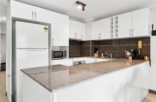 South Brisbane Apartment | Russells Place Central 2 bedroom apt w Carpark