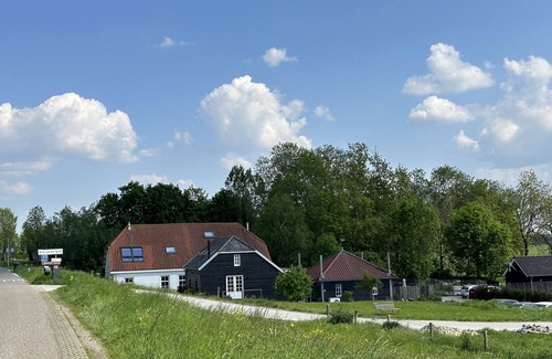 Municipality of Culemborg Cottage | Rust en Ruimte in een Knusse Cottage aan de Lek Naast Werk aan het Spoel
