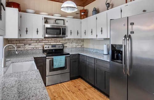 Altamonte Springs House | Rustic 1950s Lakefront 3bd Home with Office