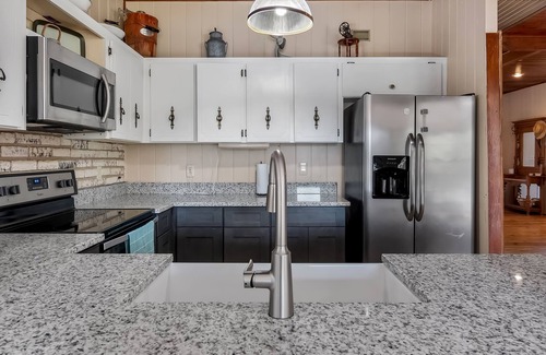 Altamonte Springs House | Rustic 1950s Lakefront 3bd Home with Office