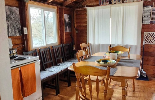 Frontenac Cottage | Rustic 2 bdrm cottage on Dog Lake, Rideau Canal. Complete Privacy. Quiet Lake.