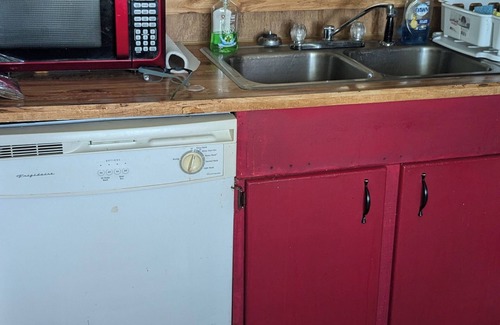 Delhi House | Rustic, 2-bedroom mobile home that's pet friendly.