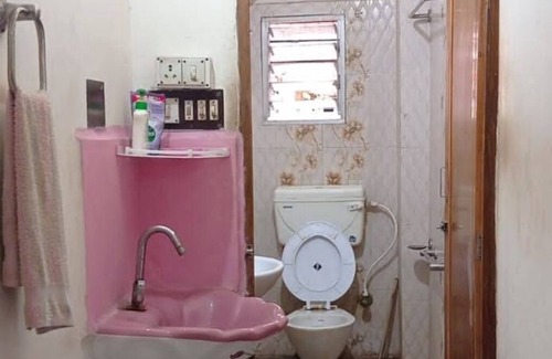 South Dum Dum Apartment | Rustic 2BHK Flat in Dum Dum Kolkata with AC
