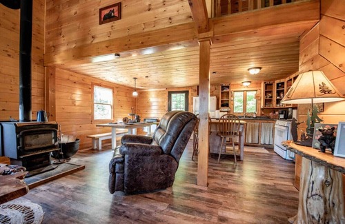 Canaan Cabin | Rustic 3BR Cabin OFF-GRID Cabin