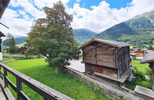 Reckingen Ski Chalet | Rustic Alpine 1BR Getaway- Unwind and Reconnect
