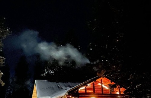 La Pine Cabin | Rustic and cozy log home, Room for the entire family.