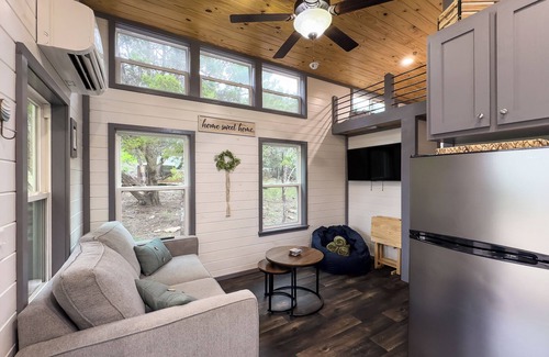 Canyon Lake Cottage | Rustic and Private 5 Acre with Cottage for 4 w/Hot Tub, Grill, Fire Pit + More!