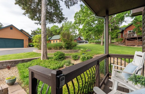 Camdenton House | Rustic and Relaxing, 2 Bedroom Cabin on Beautiful Kinderhook!