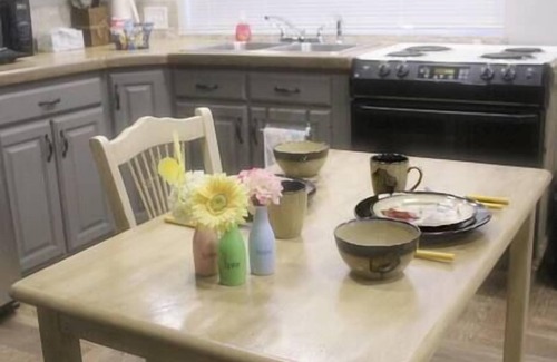 Uintah House | Rustic & Bright 1 Bed Apt.