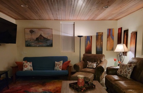 Cleburne House | Rustic Bunkhouse on 6 acres - 30 minutes from Fort Worth!