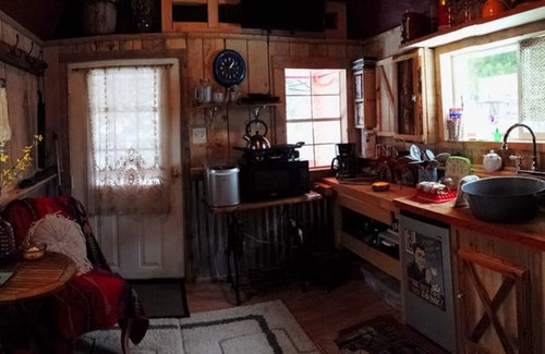 Troy Cabin | Rustic Bunkhouse on the Kootenai River