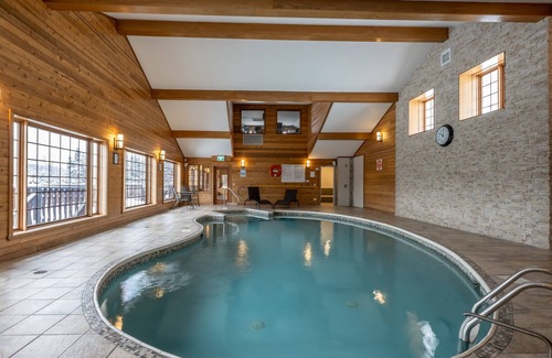 Sainte-Agathe-des-Monts Ski Chalet | Rustic-Style for 2