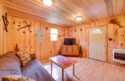 New Concord House | Rustic Cabin on Farm about 4 Mi to Kentucky Lake!