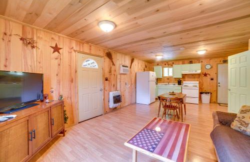 New Concord House | Rustic Cabin on Farm about 4 Mi to Kentucky Lake!