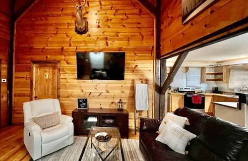 Pedro Cabin | Rustic Cabin Retreat!