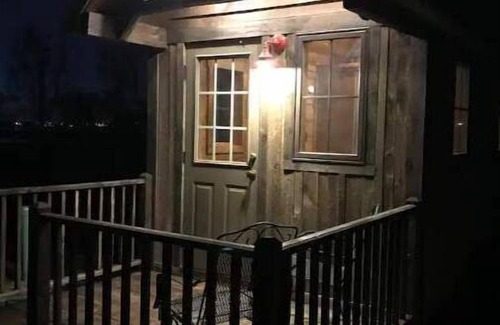 Lindon House | Rustic Cabin Tiny Home at Marina