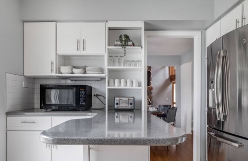 Oak Brook House | Rustic Charm 4 BD/2.5 BA w/ Loft