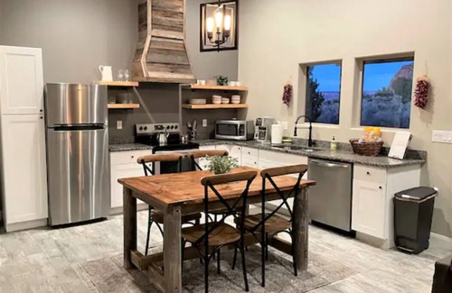 Kanab Cabin | Rustic charm awaits you in Kanab!