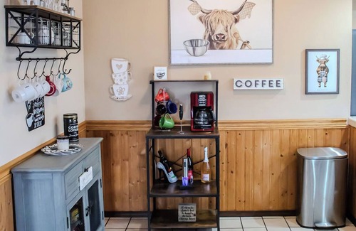 La Luz Del Sol House | Rustic Charm near Trails & Brews - Pet Friendly enclosed Yard