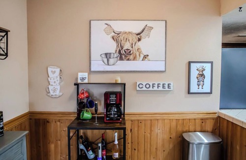 La Luz Del Sol House | Rustic Charm near Trails & Brews - Pet Friendly enclosed Yard