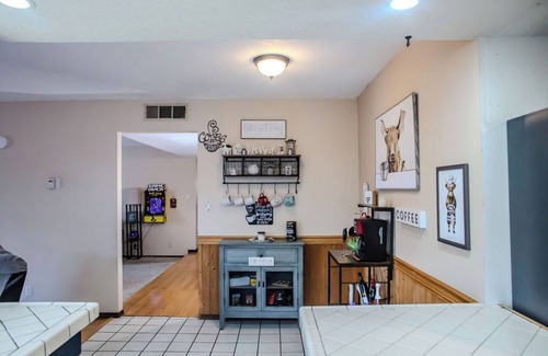 La Luz Del Sol House | Rustic Charm near Trails & Brews - Pet Friendly enclosed Yard