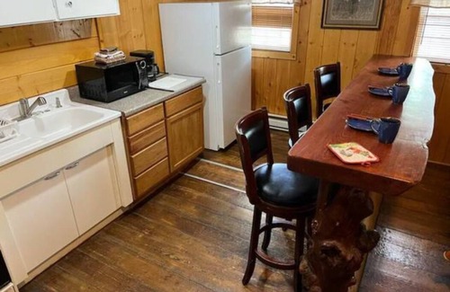 Dubois Cabin | Rustic Charm: Yellowstone Cabin /Hot tub