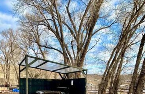 Dubois Cabin | Rustic Charm: Yellowstone Cabin Hot tub