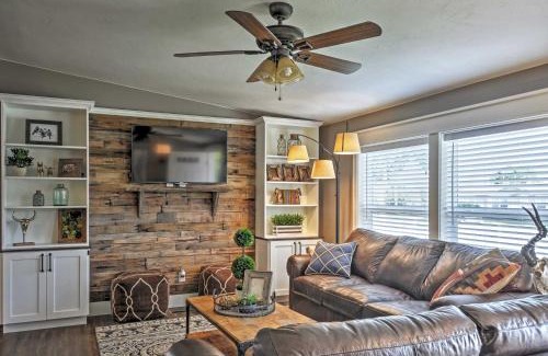 Kingston House | Rustic Chic Home 10 Mi to Otter Creek State Park!