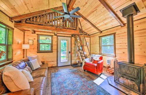 Sandpoint House | Rustic-Chic Woodland Hideaway with Hot Tub!