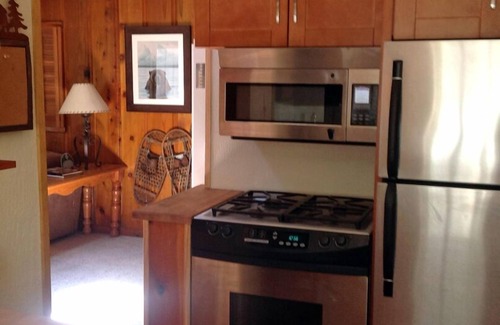 Pineland Cabin | Rustic Classic Tahoe Cabin, private & peaceful near Sunnyside Beach & Marina