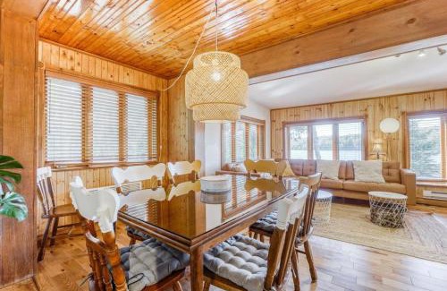 Nominingue House | Rustic Cottage by the Lake