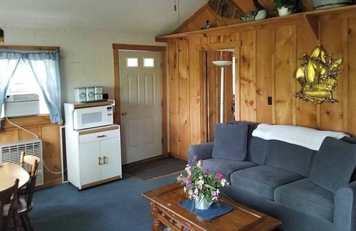 Franklin Cabin | Rustic cottage in private location