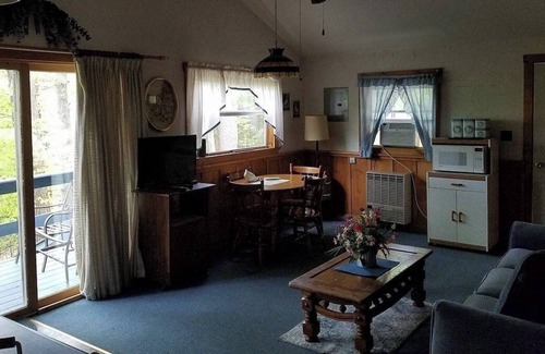 Franklin Cabin | Rustic cottage in private location