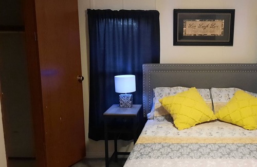 Blanding House | Rustic Country with contemporary flair. Quiet! 2 queens, 1 single, full kitchen.