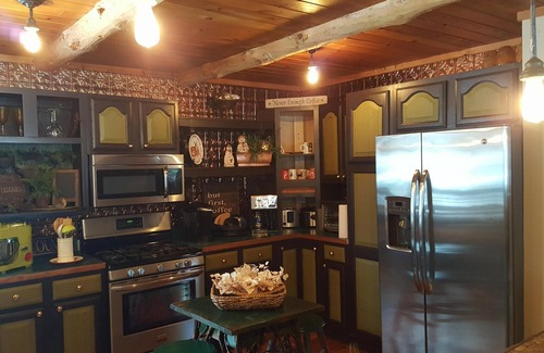 Mansfield Cabin | Rustic & Cozy Log Cabin in beautiful countryside with exceptional amenities!