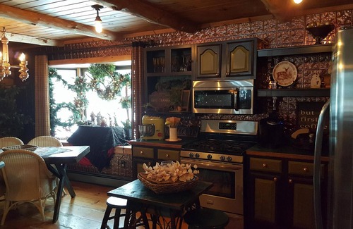 Mansfield Cabin | Rustic & Cozy Log Cabin in beautiful countryside with exceptional amenities!