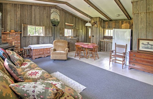 De Tour Village Cabin | Rustic De Tour Village Cabin w/Deck on Lake Huron