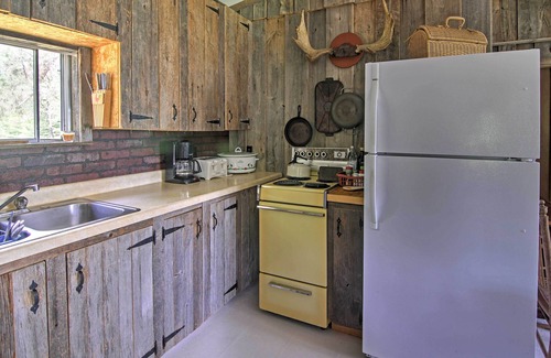 De Tour Village Cabin | Rustic De Tour Village Cabin w/Deck on Lake Huron