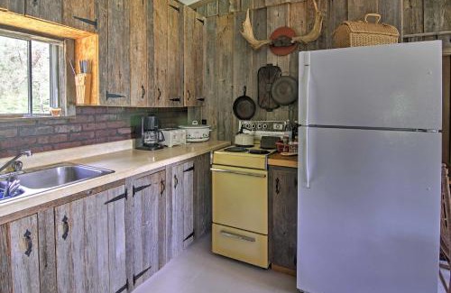 De Tour Village House | Rustic De Tour Village Cabin with Deck on Lake Huron
