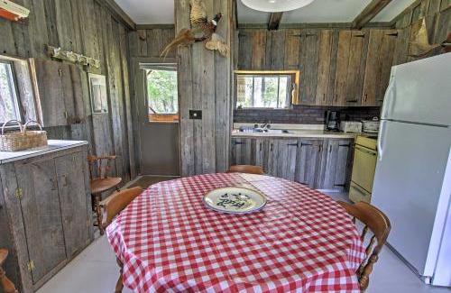 De Tour Village House | Rustic De Tour Village Cabin with Deck on Lake Huron