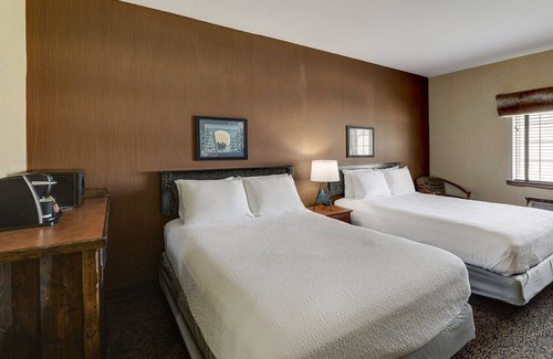 Columbia Hotel | Rustic Deluxe 2 Double in Stoney Creek Columbia! Parking | 2 Units