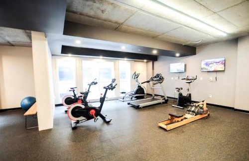 Saint-Roch Apartment | Rustic, Downtown Quebec, Rooftop pool, 2 bedrooms AND 2 bathrooms -up to 6 guests