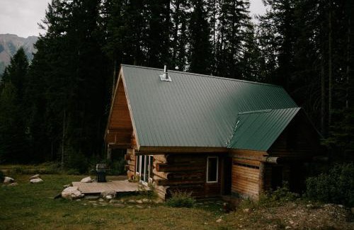 Columbia Valley Ski Chalet | Rustic Dream Cabin at Beaverfoot