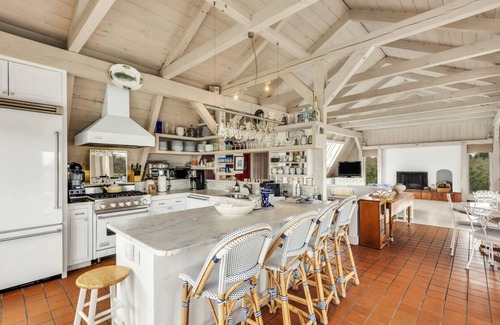 Bridgehampton House | Rustic elegance in this modern farmhouse with private pool, fantastic.