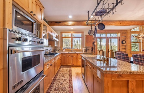 River Meadows Cabin | Rustic Elegance, Quiet, 20 min from Town or Teton Village. Sleeps 9.